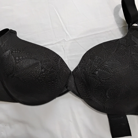 Bali Black Underwire Bra with Molded Cups - Picture 2 of 7